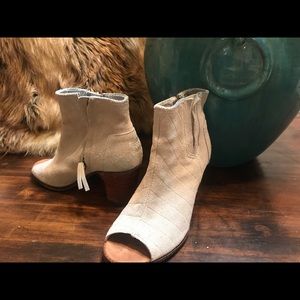 TOMS Majorca suede bootie